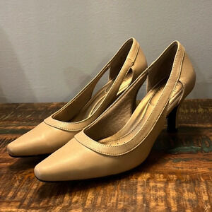 Lifestride beige pumps with cut out detail  7